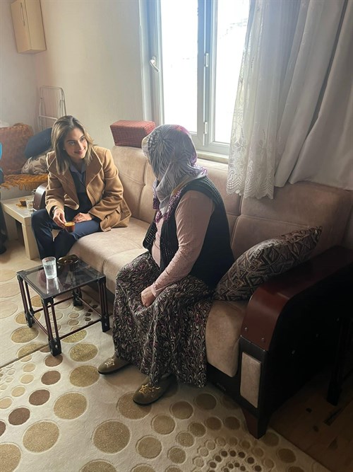 Kaymakamımız Sayın Kübra EROĞLU, Kıbrıs Gazisi Bekir ÖZ’ü evinde ziyaret etti.