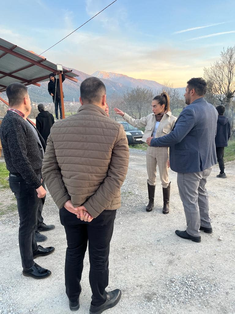 Kaymakamımız Sn. Kübra EROĞLU, İlçemiz Yumrutaş Mahallesinde mahalle halkı tarafından düzenlenen iftar yemeğine katıldı. 